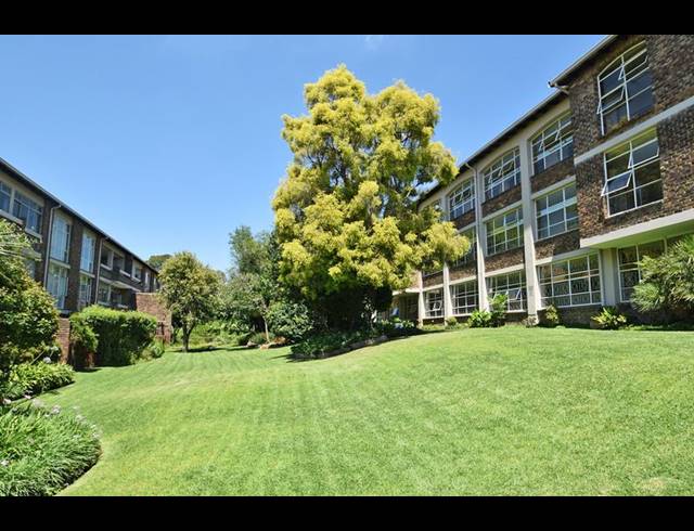 4 BEDROOM TOWNHOUSE FOR SALE IN ST ANDREWS